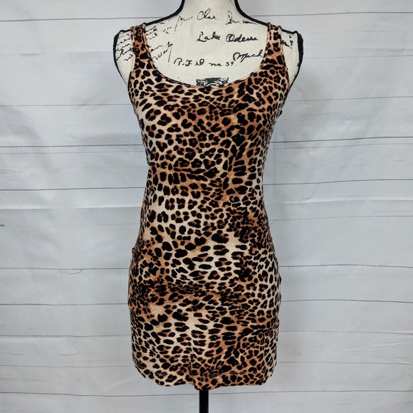H&M Tops - H&M Basic Tank Top Animal Print
